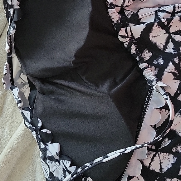 Swimsuit - Picture 4 of 8